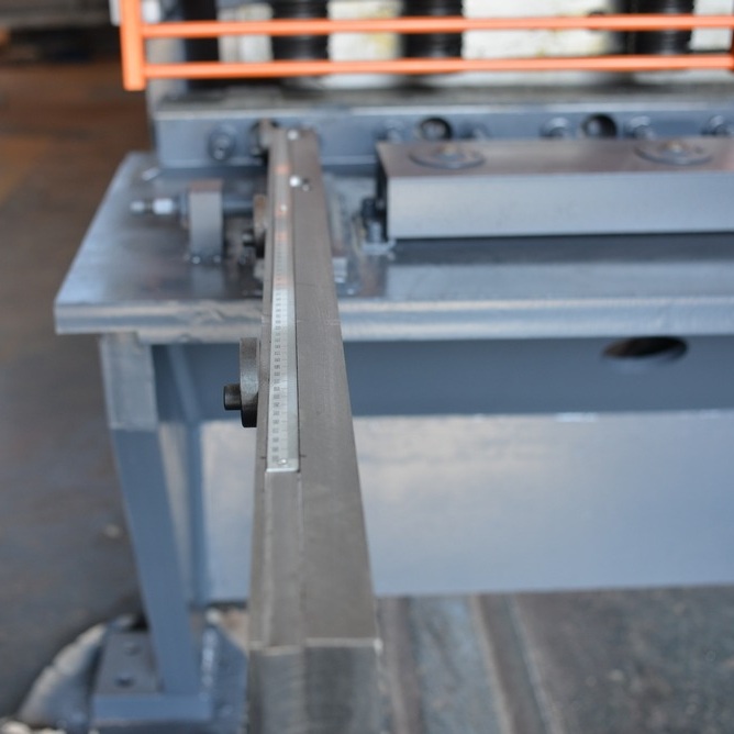 Гидравлическая гильотина ЮМЗ НГ16Г.01 (лист 16*2500 мм)Фото 10163-02.jpg