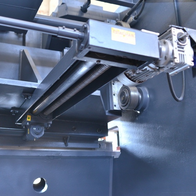 Гидравлическая гильотина ЮМЗ НГ16Г.01 (лист 16*2500 мм)Фото 10163-08.jpg