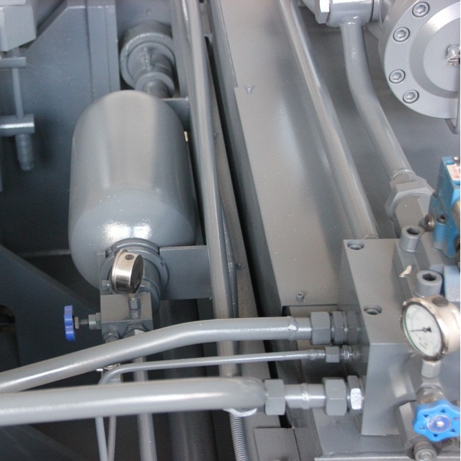 Гидравлическая гильотина ЮМЗ НГ6Г (лист 6,3*2100 мм)Фото 10164-05.jpg