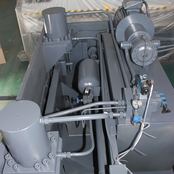 Гидравлическая гильотина ЮМЗ НГ13Г (лист 12*2100 мм)Фото 10165-03.jpg