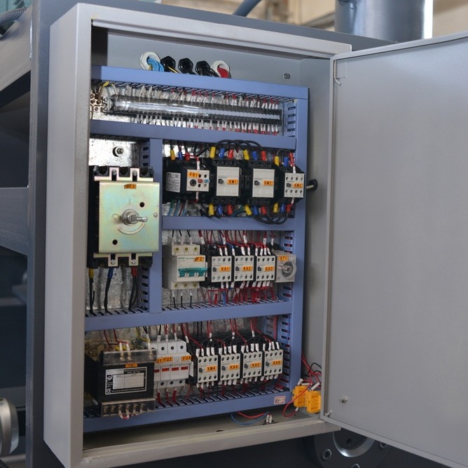 Гидравлическая гильотина ЮМЗ НГ6Г.01 (лист 6,3*2500 мм)Фото 10168-09.jpg