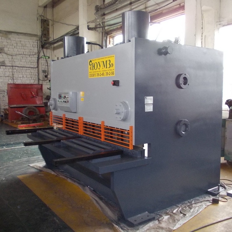 Гидравлическая гильотина ЮМЗ НГ32Г.01 (лист 32*2500 мм)Фото 10172-03.jpg