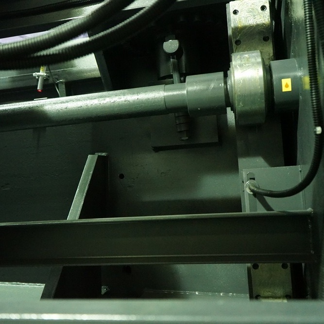 Гидравлическая гильотина ЮМЗ НГ6Г.02 (лист 6,3*3200 мм)Фото 10173-07.jpg