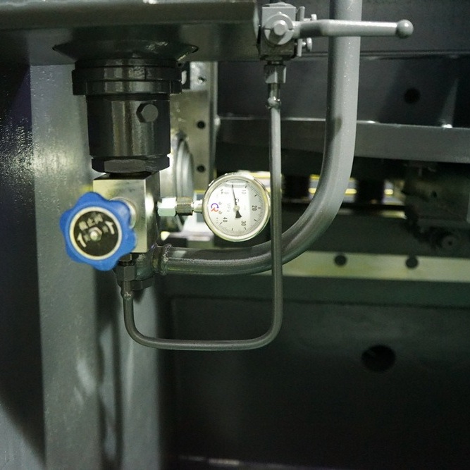 Гидравлическая гильотина ЮМЗ НГ6Г.02 (лист 6,3*3200 мм)Фото 10173-09.jpg