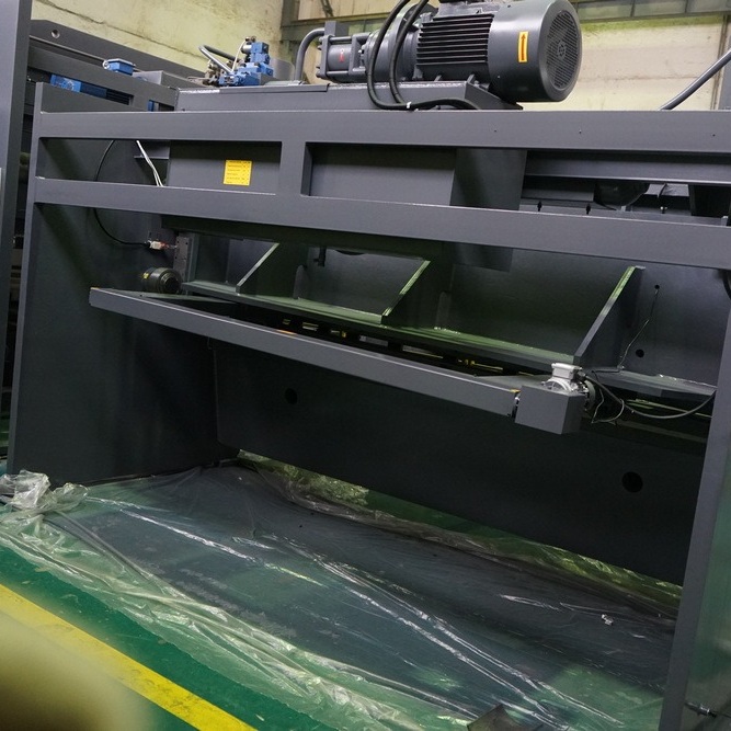 Гидравлическая гильотина ЮМЗ НГ20Г.02 (лист 20*3200 мм)Фото 10176-03.jpg