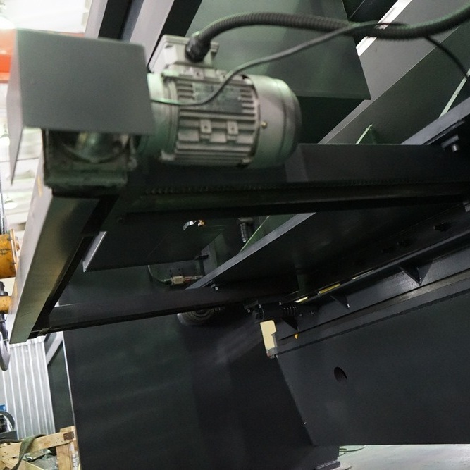 Гидравлическая гильотина ЮМЗ НГ20Г.02 (лист 20*3200 мм)Фото 10176-05.jpg