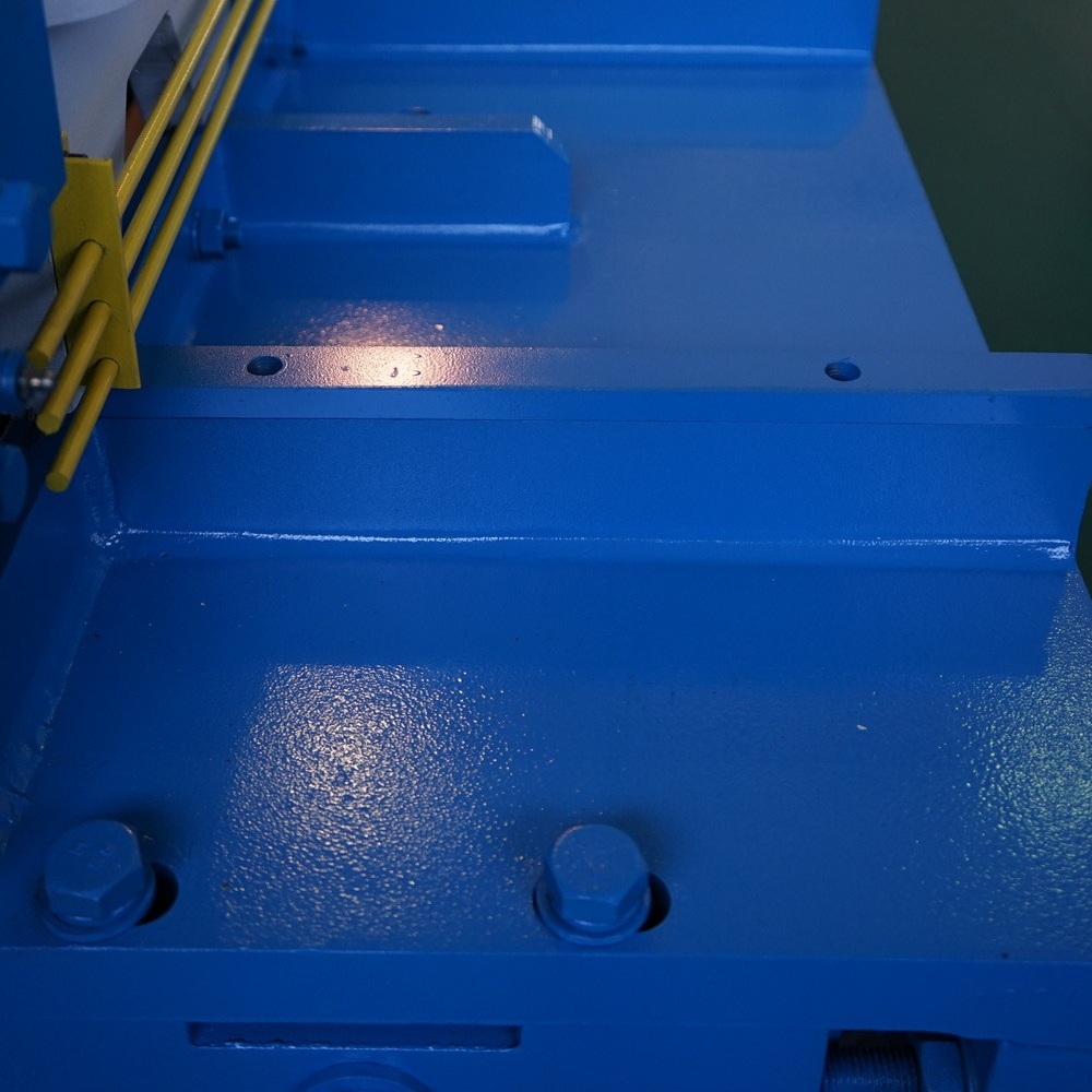 Ножницы гильотинные с наклонным ножом ЮМЗ НЛК3116 (лист 4*2000 мм)Фото 10179-06.jpg