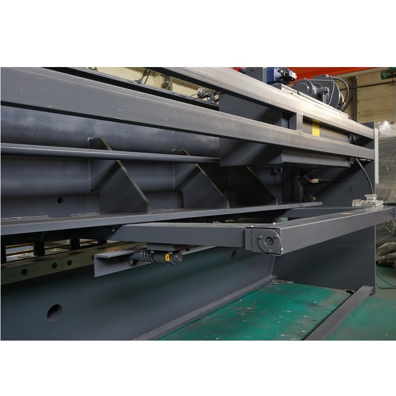 Гидравлическая гильотина ЮМЗ НГ6Г.03 (лист 6,3*4000 мм)Фото 10185-06.jpg