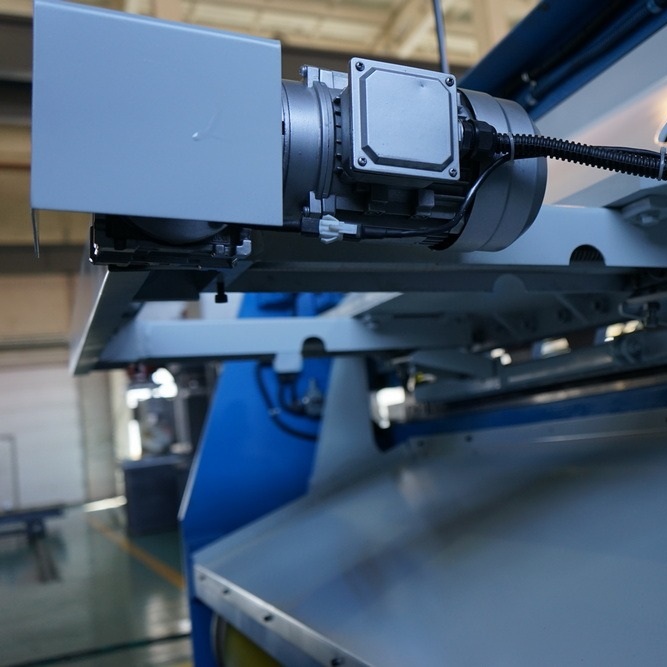 Ножницы гильотинные с наклонным ножом ЮМЗ НЛК3118 (лист 6,3*2000 мм)Фото 10186-07.jpg