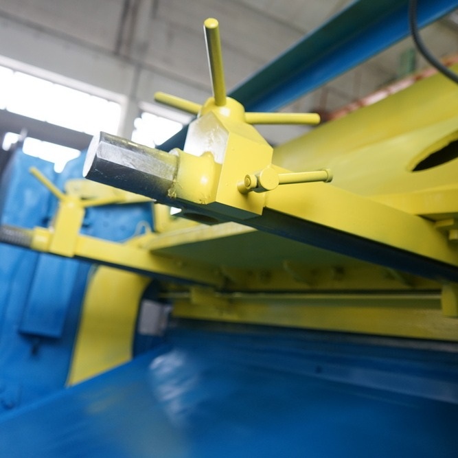 Ножницы гильотинные ЮМЗ НД3316 (лист 4*2000 мм)Фото 10187-05.jpg