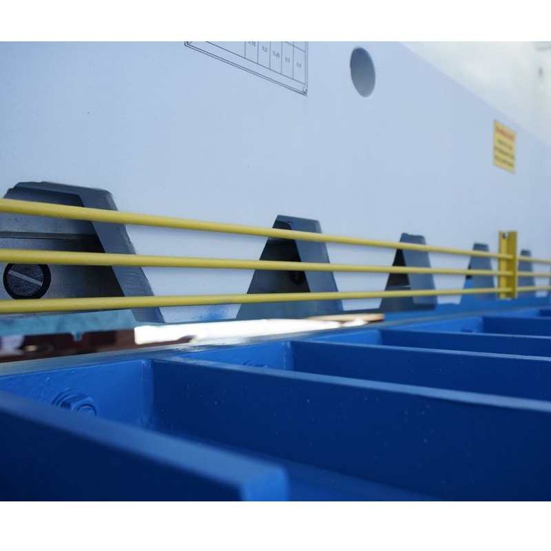 Ножницы гильотинные ЮМЗ НГ13 (лист 13*2000 мм)Фото 10190-06.jpg