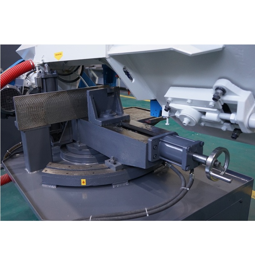 Ленточнопильный станок по металлу с поворотным столом ЮМЗ ЛПСГ-280.45Фото 10195-04.jpg