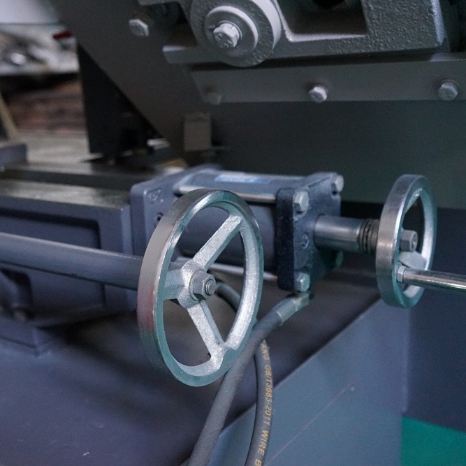 Полуавтоматический ленточнопильный станок ЮМЗ ЛПСГ-380Фото 10204-06.jpg