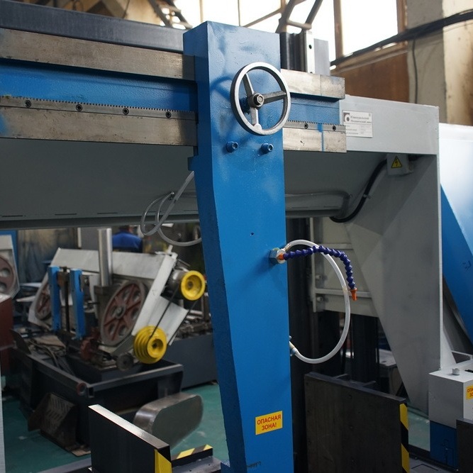 Полуавтоматический ленточнопильный станок ЮМЗ ЛПСГ-700Фото 10214-02.jpg