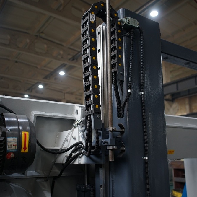 Полуавтоматический ленточнопильный станок ЮМЗ ЛПСГ-700Фото 10214-08.jpg