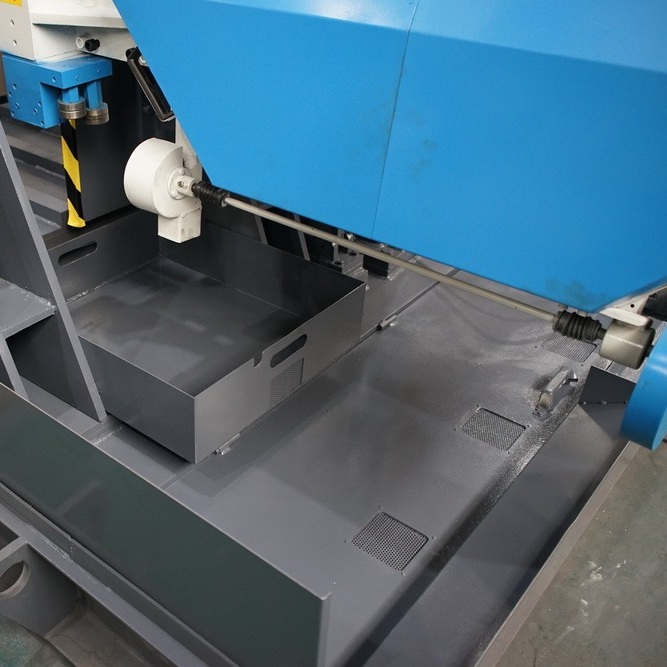 Полуавтоматический ленточнопильный станок ЮМЗ ЛПСГ-700Фото 10214-11.jpg