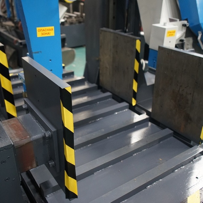 Полуавтоматический ленточнопильный станок ЮМЗ ЛПСГ-800Фото 10215-09.jpg