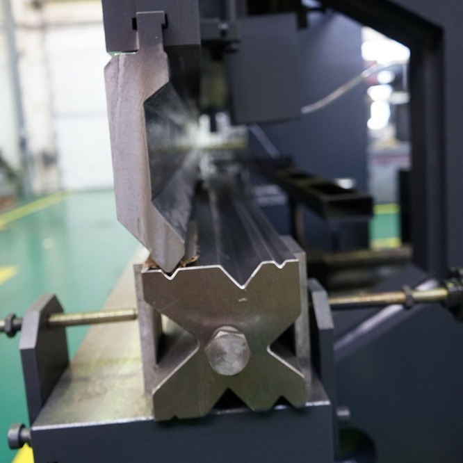 Листогибочный гидравлический пресс ЮМЗ ПЛГ-100 (ИБ1430Б)Фото 10230-05.jpg