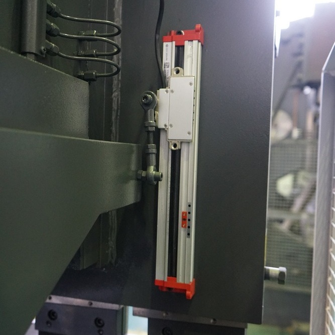 Листогибочный гидравлический пресс ЮМЗ ПЛГ-300Фото 10235-07.jpg