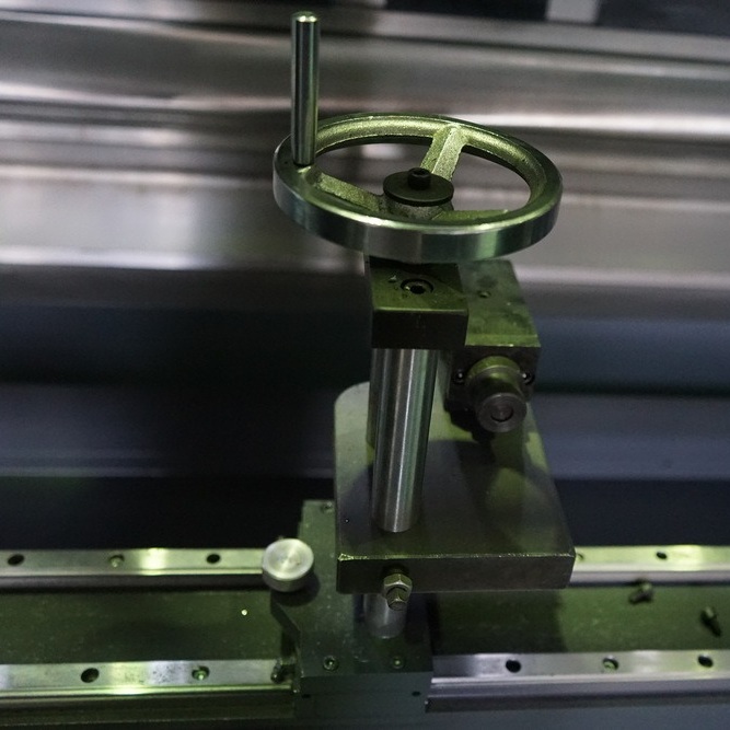 Листогибочный гидравлический пресс ЮМЗ ПЛГ-400Фото 10236-07.jpg