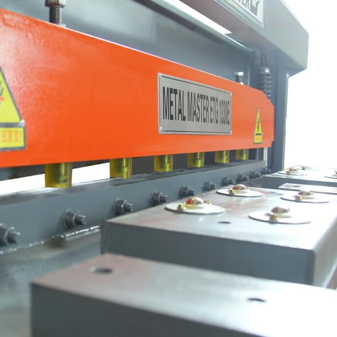 Электромеханическая гильотина METALMASTER ETG 2030EФото 10483-02.jpg