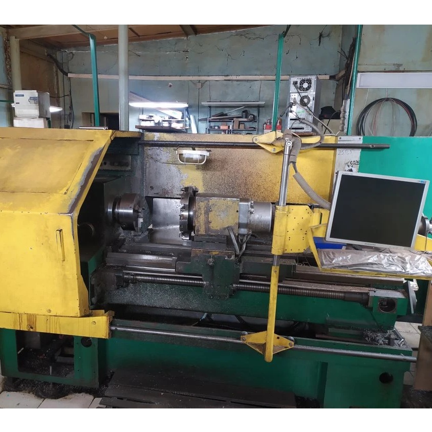 Универсальный токарно-винторезный станок по металлу 16К20 б/у