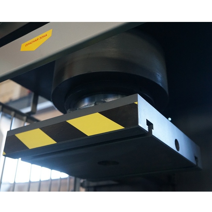 Пресс гидравлический ЮМЗ П6330БФото 10698-03.jpg