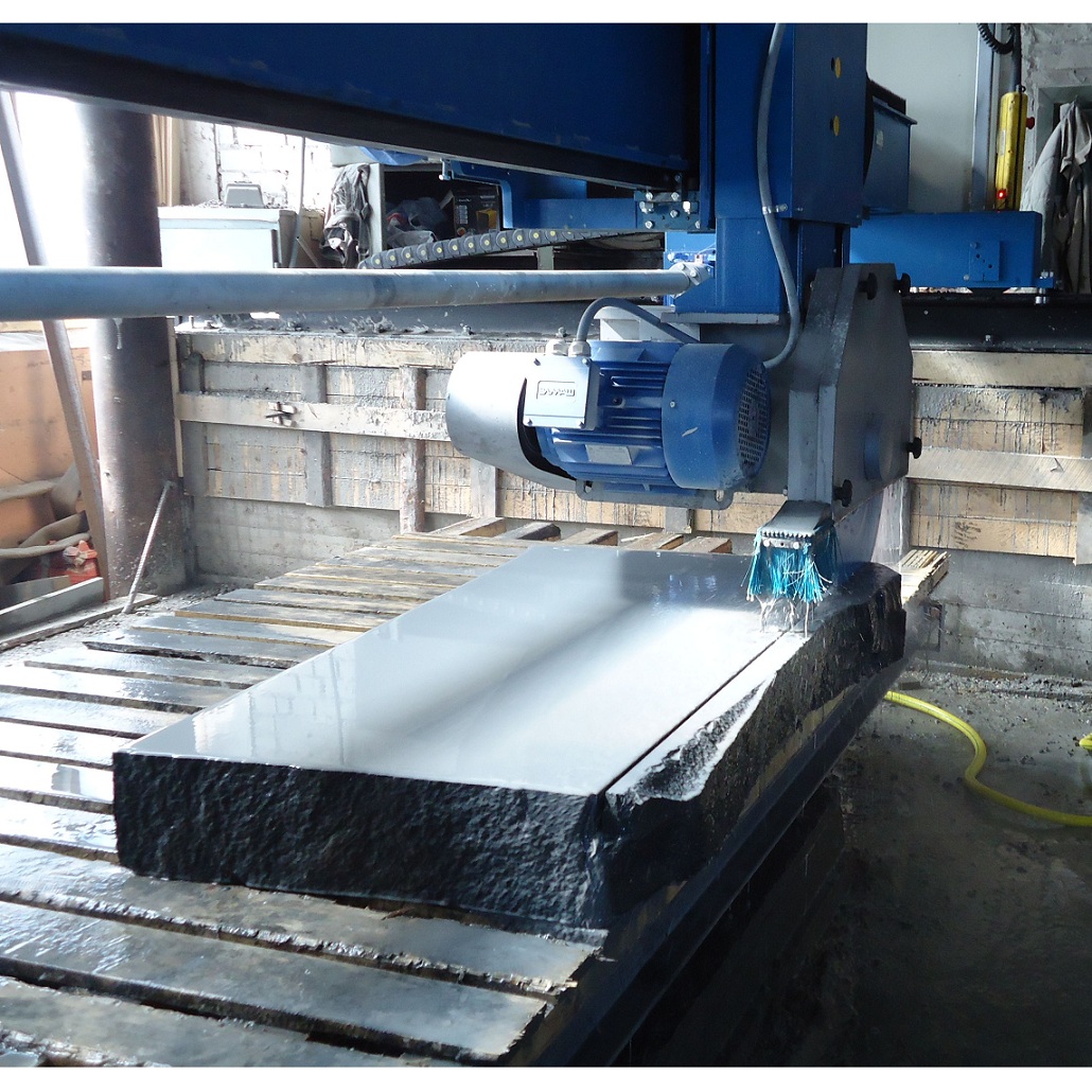 Станок распиловочный мостовой АмпирФото 10747-03.jpg