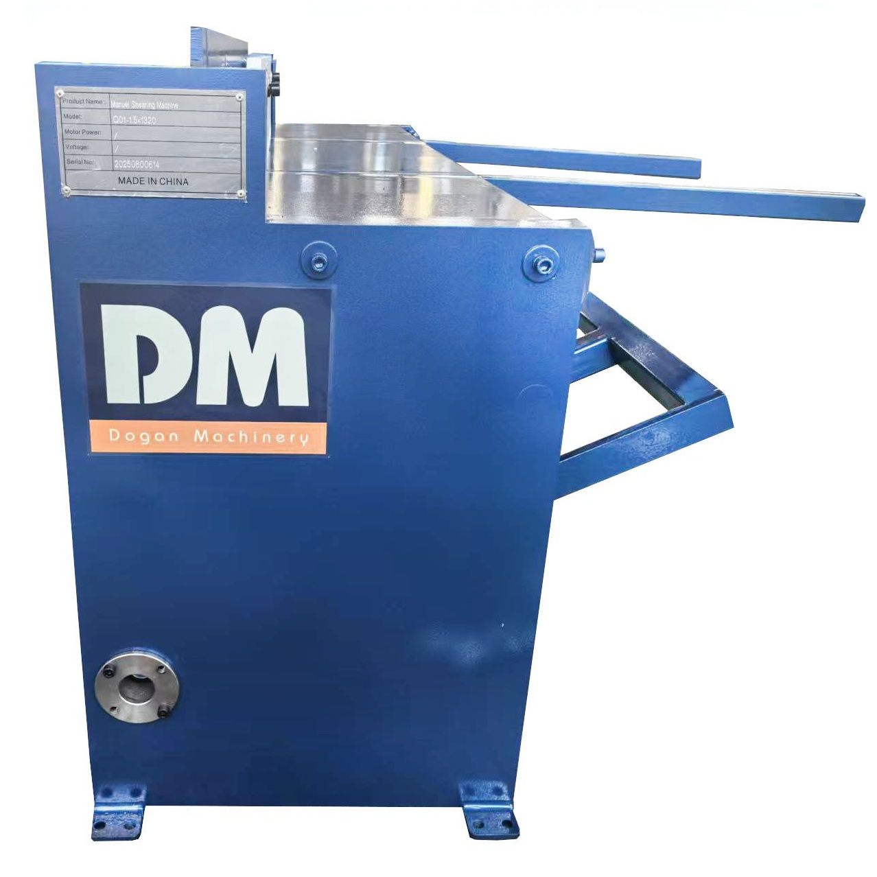 Ручные гильотиновые ножницы Dogan Machinery Q01-1.5x1320Фото 11070-02.jpg