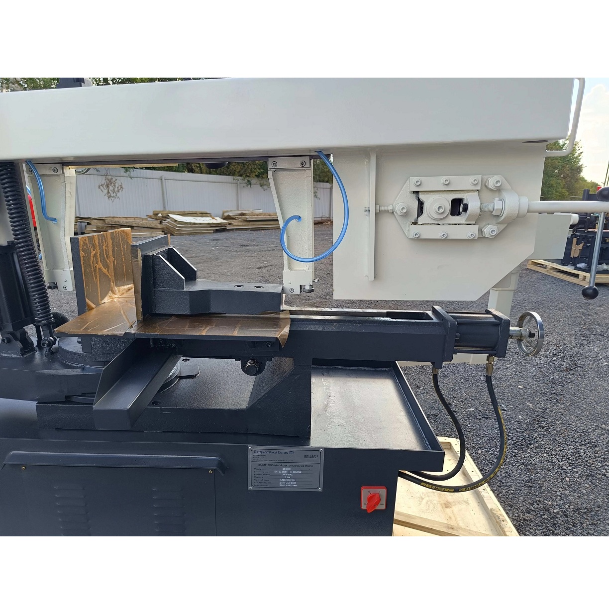 Полуавтоматический ленточнопильный станок REALREZ GB4033XФото 11147-03.jpg