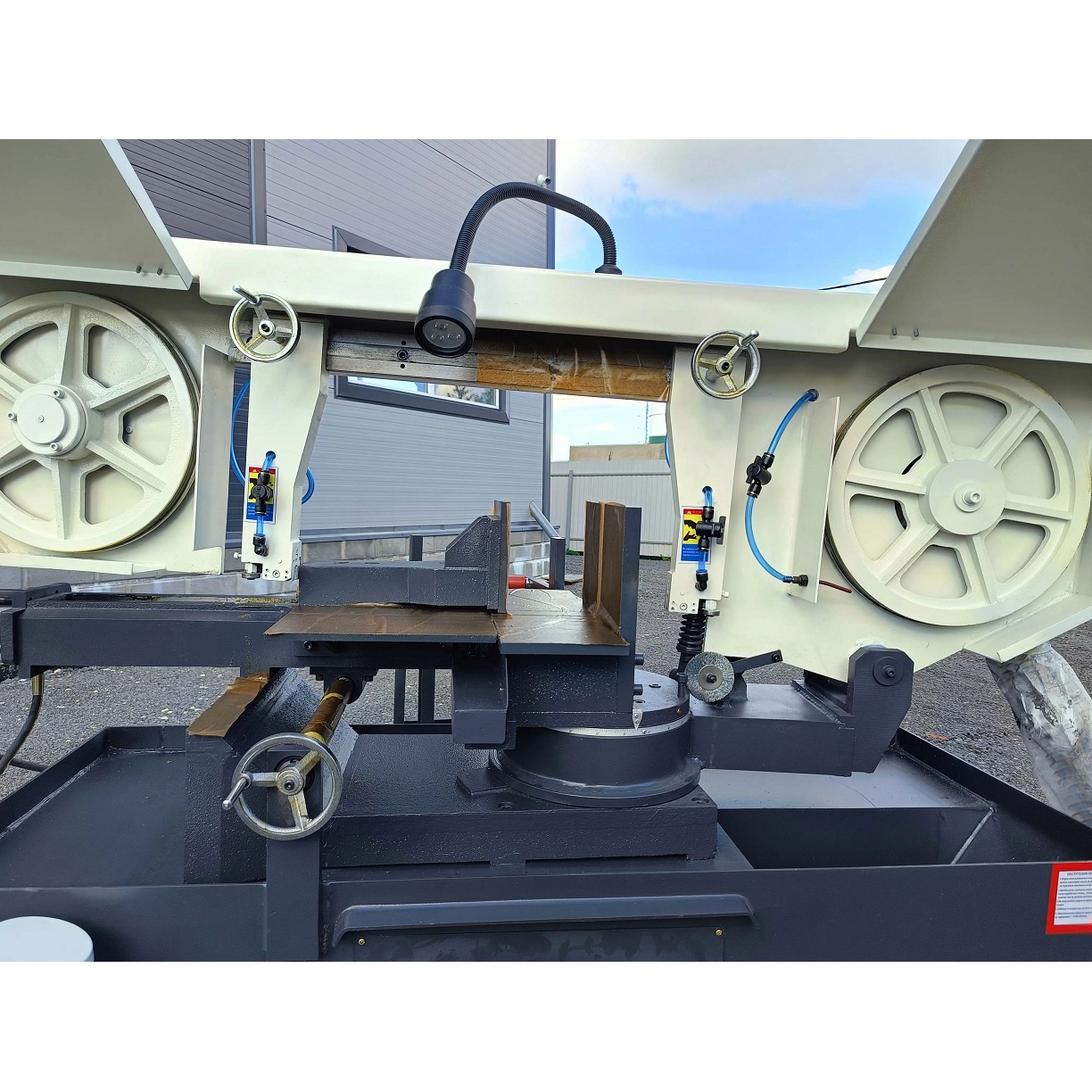 Полуавтоматический ленточнопильный станок REALREZ GB4033XФото 11147-05.jpg