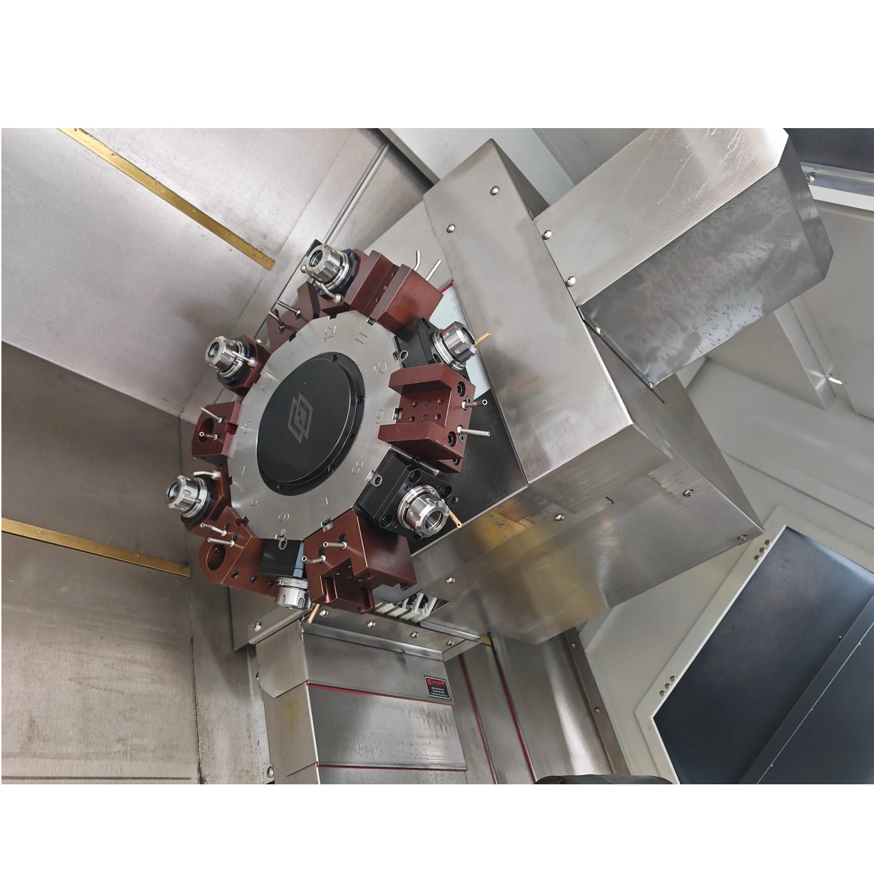 Токарный станок с ЧПУ REALREZ ТCK 600x1000 с наклонной станиной (Ось Y и GSK988Ta)Фото 12931-05.jpg