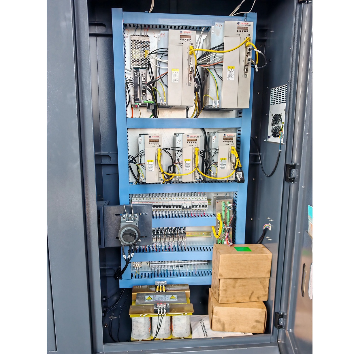Токарный станок с ЧПУ REALREZ ТCK 600x1000 с наклонной станиной (Ось Y и GSK988Ta)Фото 12931-08.jpg