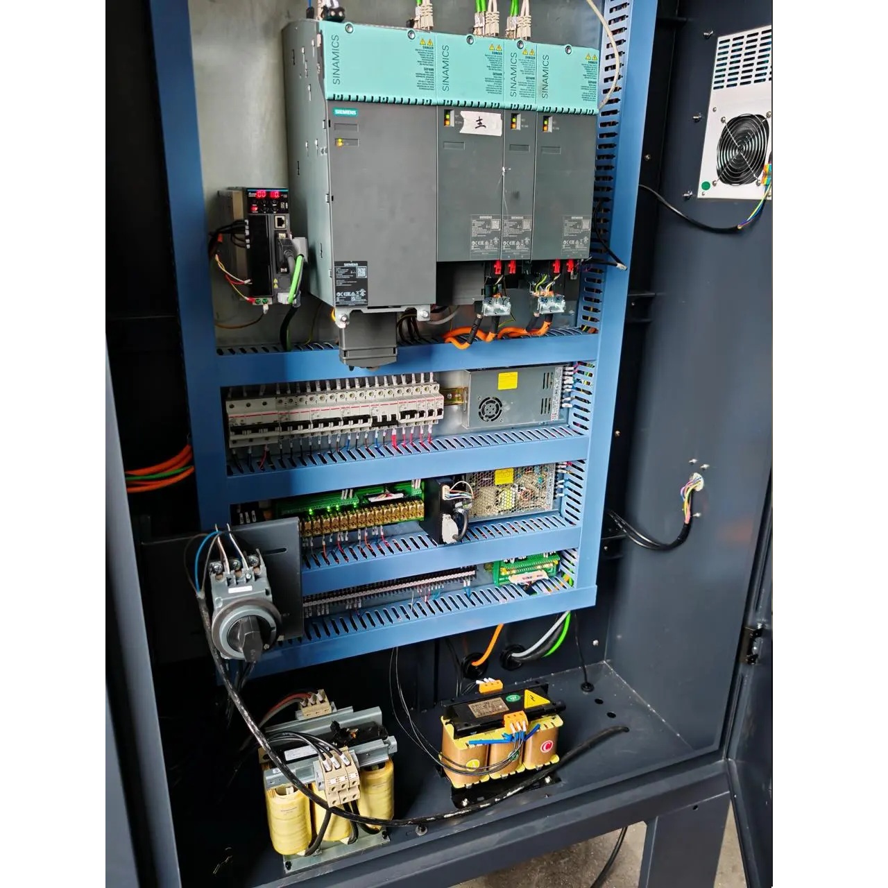 Токарный станок с ЧПУ REALREZ ТCK 600x1500 с наклонной станиной (Ось Y и Siemens 828D)Фото 12941-05.jpg