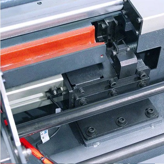 Автоматический пруткоподатчик MetalTec Fedek GT 326Фото 4126-03.jpg