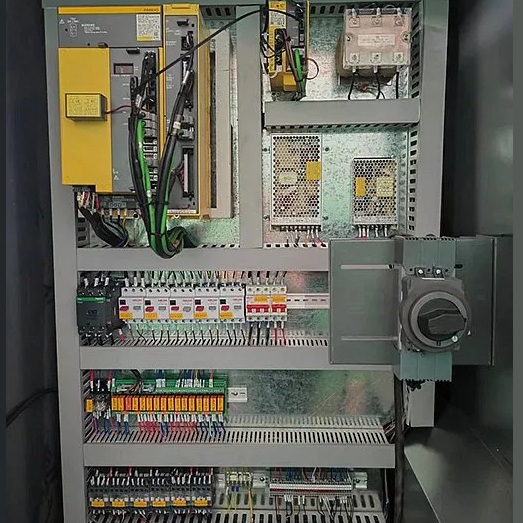 4-х осевой вертикальный обрабатывающий центр с ЧПУ MetalTec TOPMILL 1360FФото 4147-07.jpg