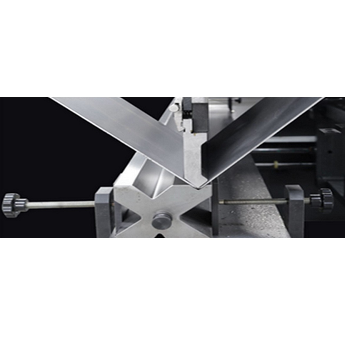 Гидравлический листогибочный пресс MetalTec HBM 125/3200М (E22, ручная компенсация прогиба, инвертор заднего упора))Фото 4204-07.jpg