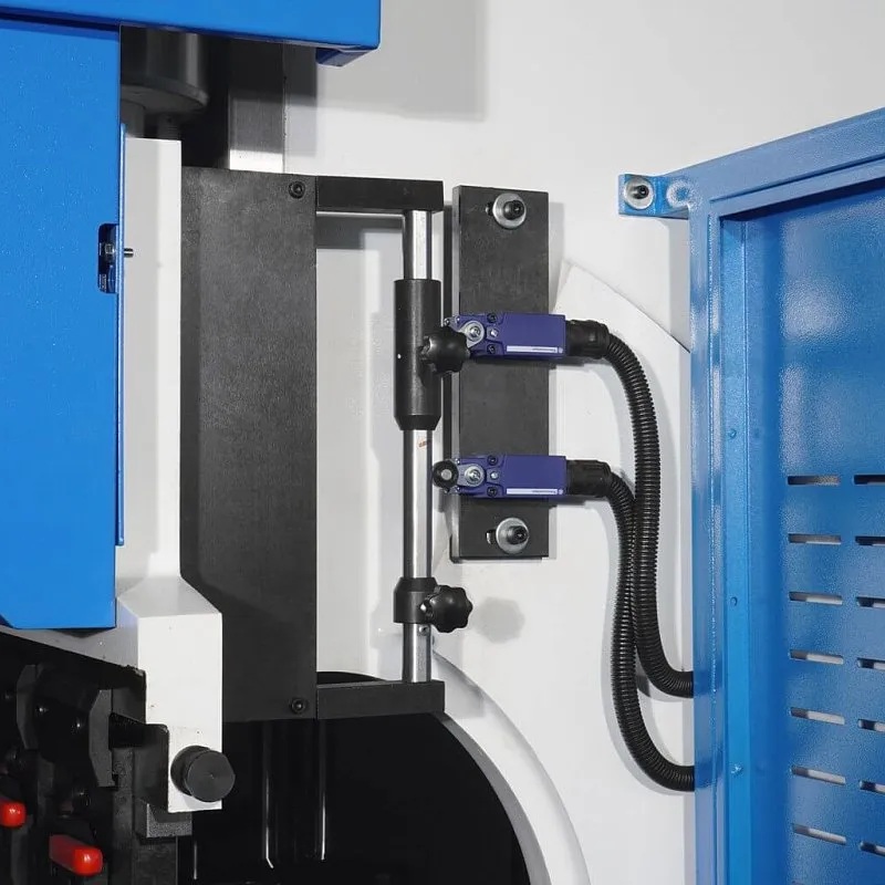 Гидравлический листогибочный пресс MetalTec HBM 100/3200C с ЧПУ контроллером TP10SФото 4209-10.jpg