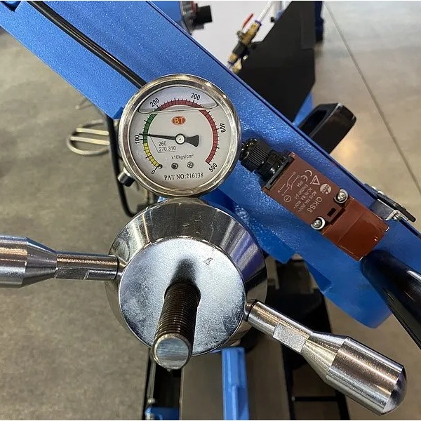 Ручной ленточнопильный станок по металлу MetalTec BS 228 FHФото 4233-07.jpg