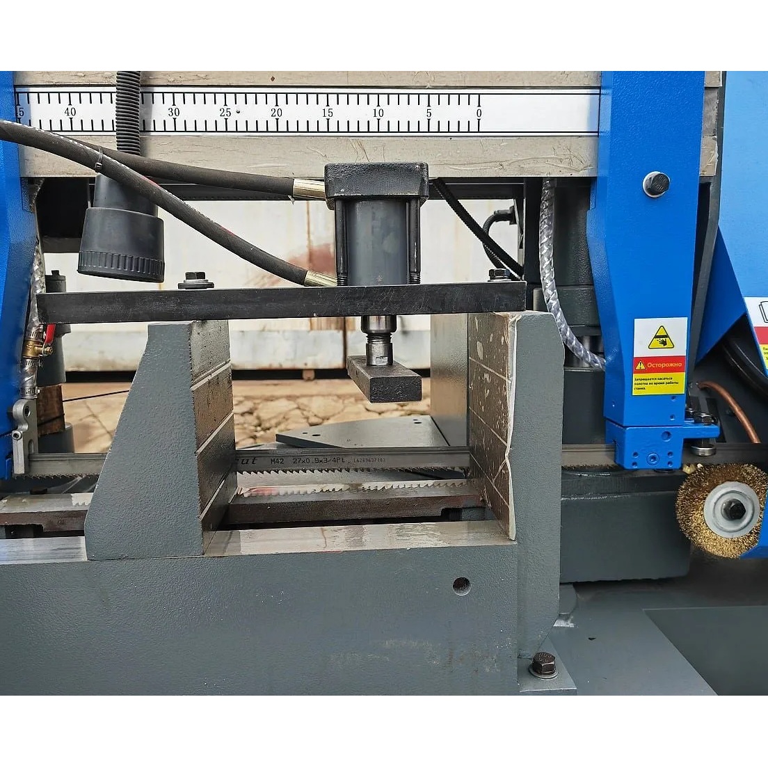 Полуавтоматический ленточнопильный станок по металлу c поворотом пильного модуля под углом до 60° MetalTec BS 300 CZФото 4252-03.jpg