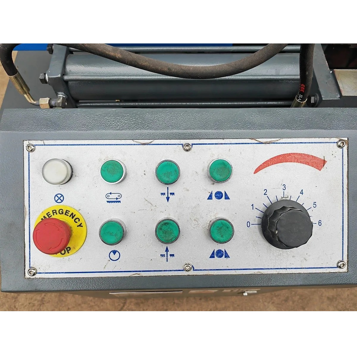 Полуавтоматический ленточнопильный станок по металлу c поворотом пильного модуля под углом до 60° MetalTec BS 350 CZФото 4253-05.jpg