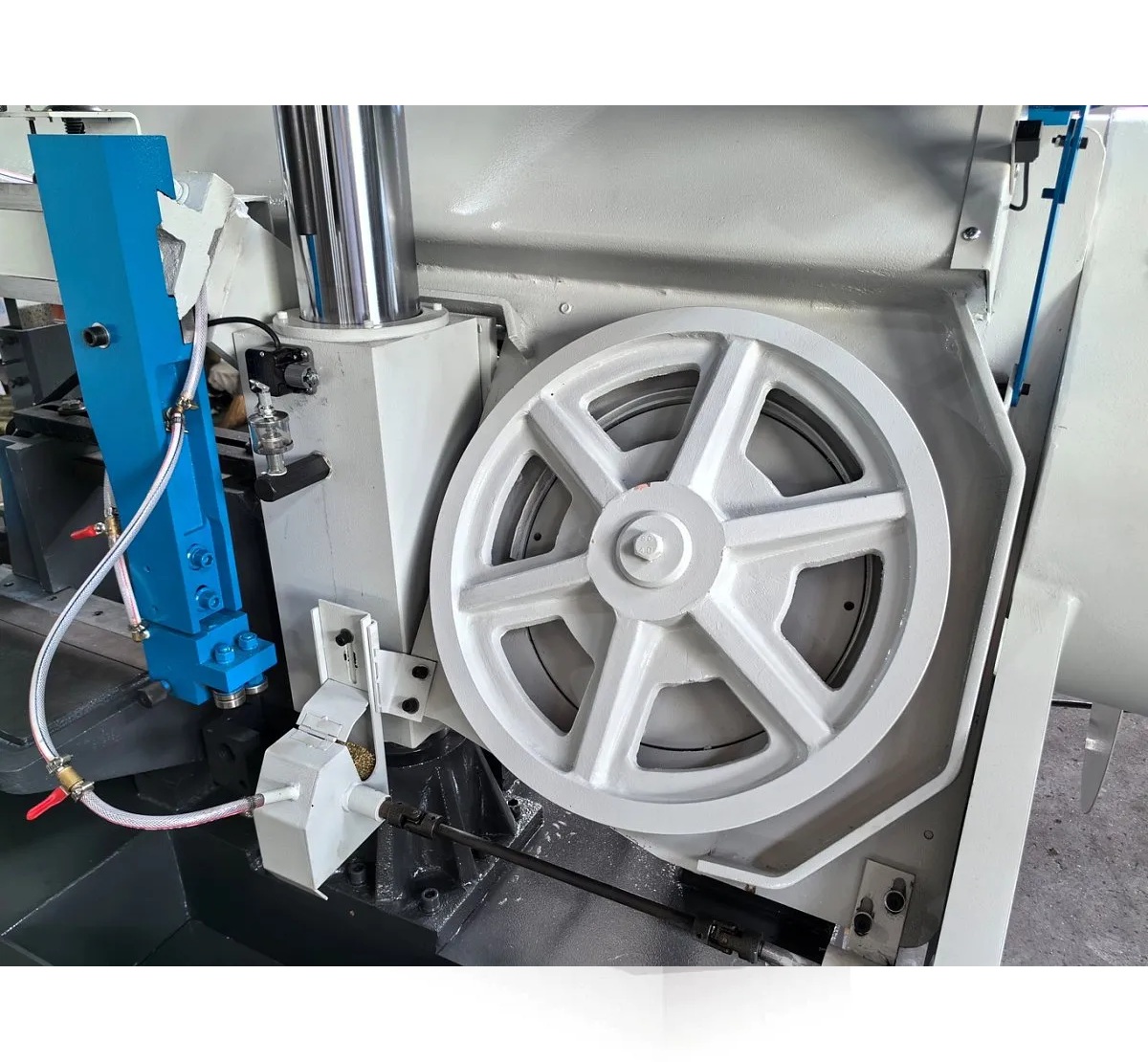 Полуавтоматический ленточнопильный станок для резки металла под углом 90° MetalTec MBS 350/50 CHФото 4257-02.jpg