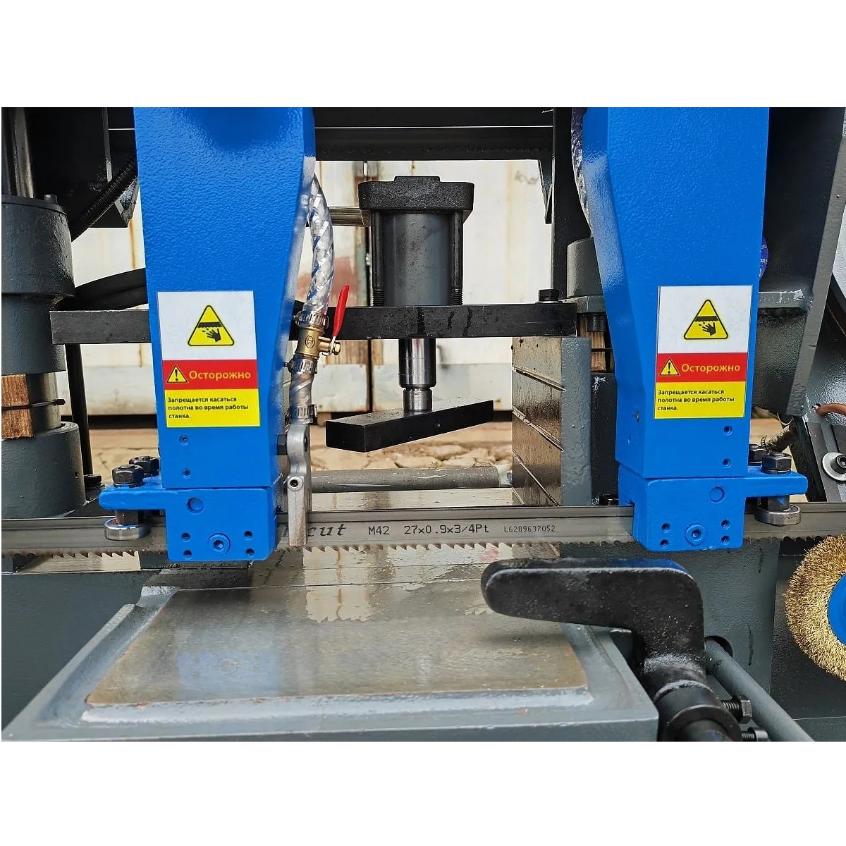 Полуавтоматический ленточнопильный станок для резки металла под углом 90° MetalTec BS 300 CHФото 4259-03.jpg