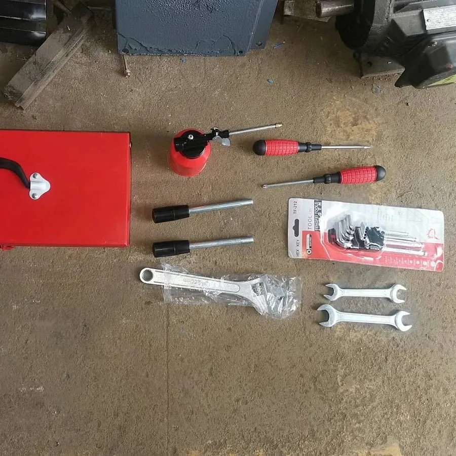 Полуавтоматический ленточнопильный станок для резки металла под углом 90° MetalTec BS 300 CHФото 4259-05.jpg