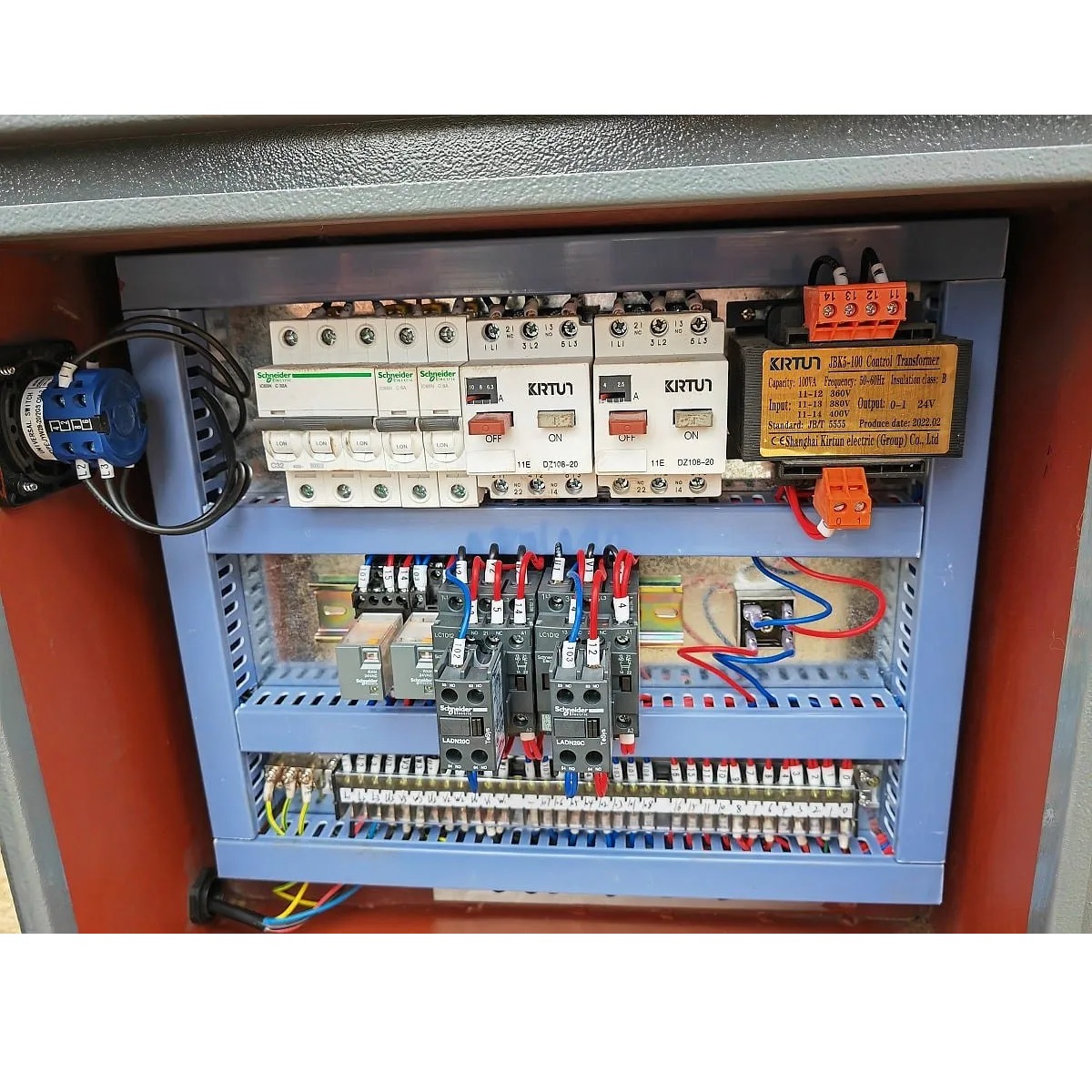 Полуавтоматический ленточнопильный станок для резки металла под углом 90° MetalTec BS 300 CHФото 4259-06.jpg