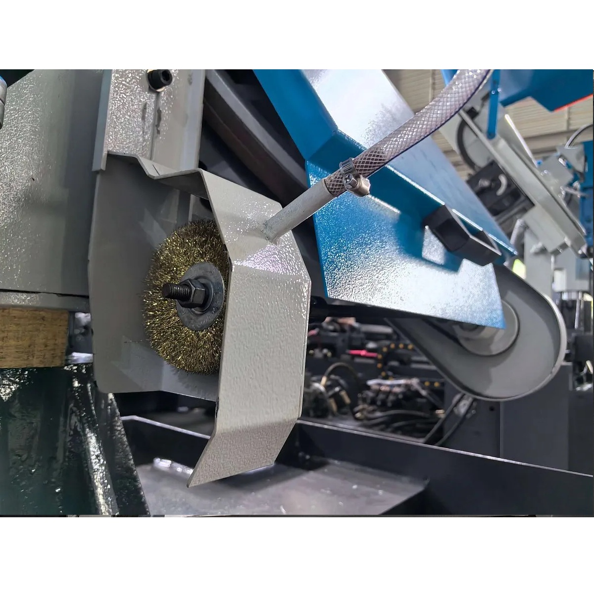 Автоматический двухколонный ленточнопильный станок по металлу MetalTec MBS 330 CАФото 4289-08.jpg