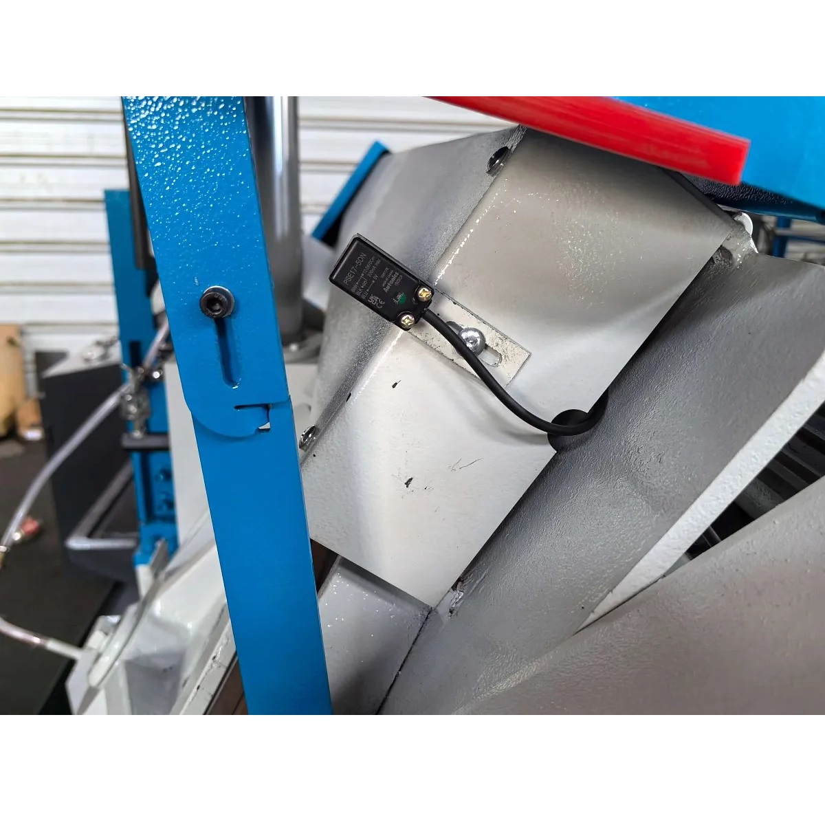 Автоматический двухколонный ленточнопильный станок по металлу MetalTec MBS 360 CАФото 4290-10.jpg