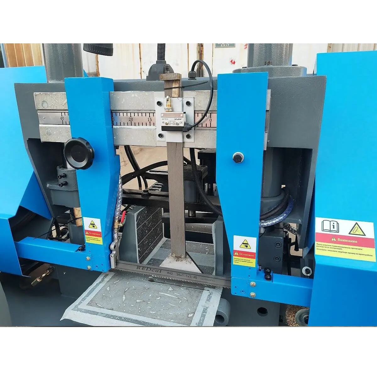 Автоматический двухколонный ленточнопильный станок по металлу MetalTec BS 600 CАФото 4302-03.jpg