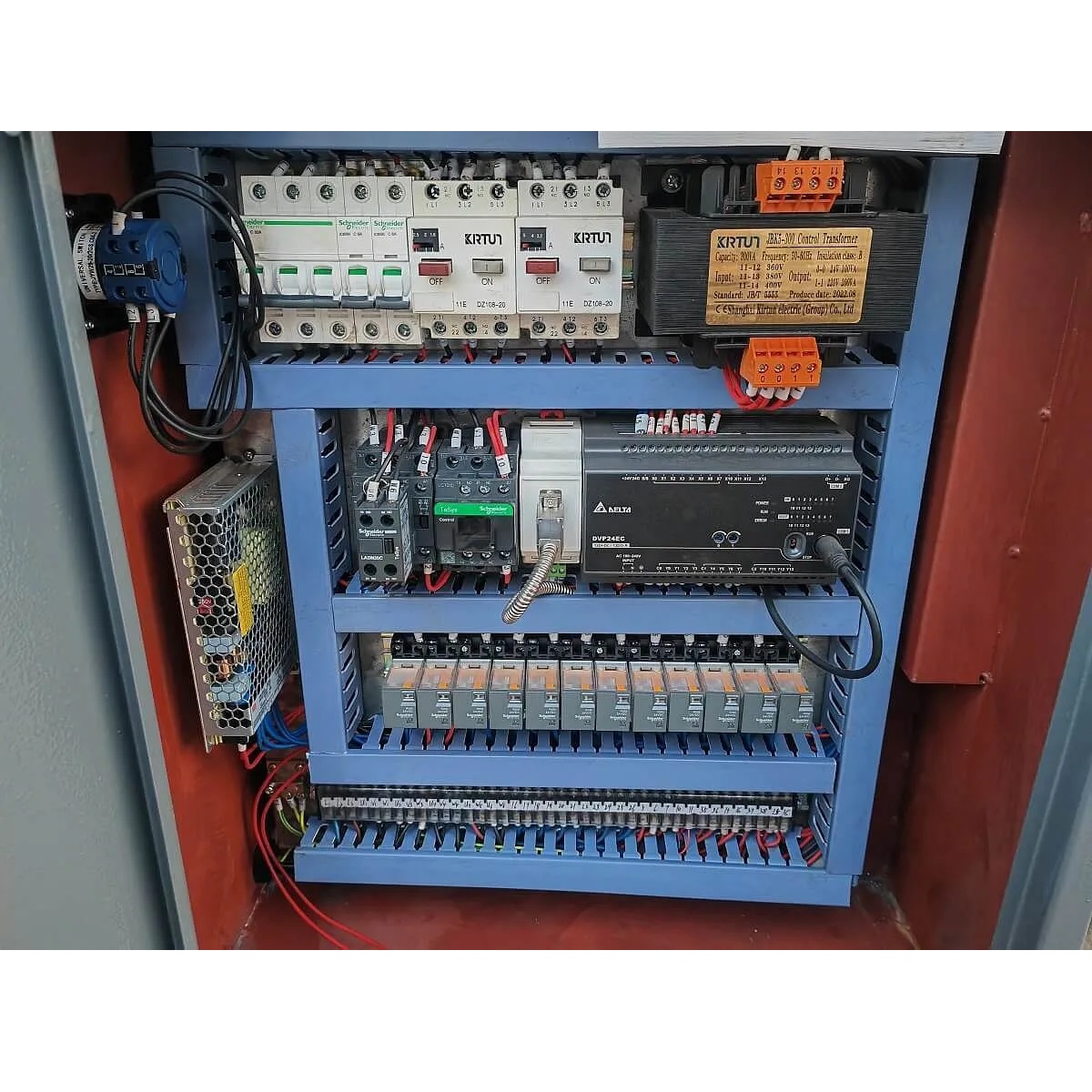 Автоматический двухколонный ленточнопильный станок по металлу MetalTec BS 600 CАФото 4302-05.jpg