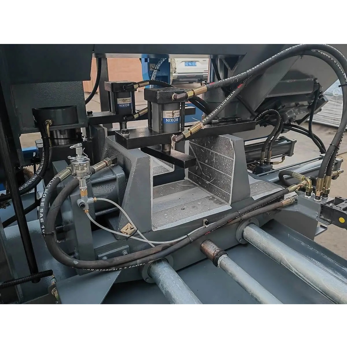 Автоматический двухколонный ленточнопильный станок по металлу MetalTec BS 600 CАФото 4302-08.jpg